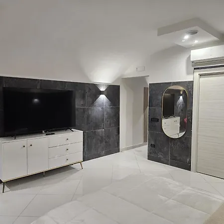 فندق مبيت وإفطار Mergellina Luxury *